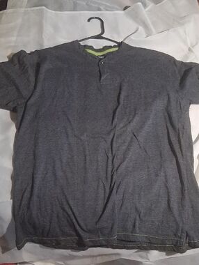 Van Heusen Gray Short-Sleeve Henley with Lime Neck Trim